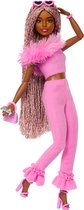 Bol.com Barbie Deluxe Stijl - Zachtroze set met namaakbont - Barbiepop aanbieding