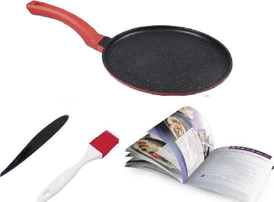 Een rode crêpepan met spatel, deegkwast en een geopend receptenboekje.