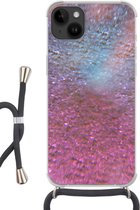 Geschikt voorApple Iphone 14 Plus - Crossbody Case - Roze - Glitter - Abstract - Design - Blauw - Siliconen - Crossbody - Backcover met Koord - Telefoonhoesje met koord - Hoesje met touw