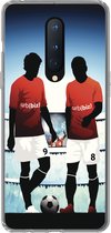 Geschikt voor OnePlus 8 hoesje - Een illustratie van twee voetballers in een stadion - Jongens - Meiden - Kids - Siliconen Telefoonhoesje