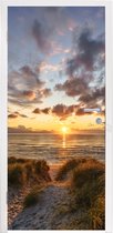 Deursticker Kleurrijke zonsondergang boven de kalme duinen - 95x235 cm - Deurposter