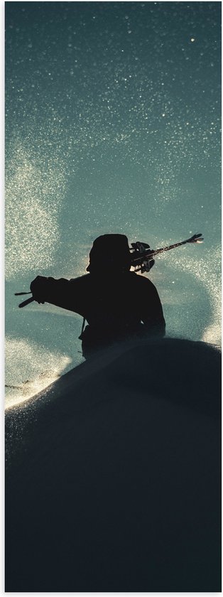 WallClassics - Poster Glanzend – Silhouet van Skieër in Landschap - 30x90 cm Foto op Posterpapier met Glanzende Afwerking
