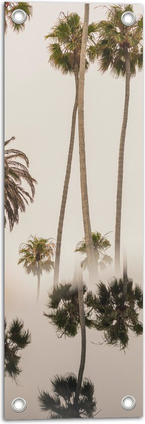 WallClassics - Tuinposter – Smalle Palmbomen met Weerspiegeling - 20x60 cm Foto op Tuinposter  (wanddecoratie voor buiten en binnen)