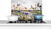 Spatscherm keuken 70x50 cm - Kookplaat achterwand Bloemen - Zomer - Korenbloem - Blauw - Zon - Wolken - Muurbeschermer - Spatwand fornuis - Hoogwaardig aluminium