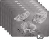 Placemat - Placemats kunststof - Stilleven - Bloemen - Zwart wit - Klaproos - Botanisch - 45x30 cm - 6 stuks - Hittebestendig - Anti-Slip - Onderlegger - Afneembaar