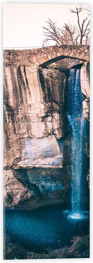 WallClassics - Acrylglas - Waterval in Hoek van Rots - 20x60 cm Foto op Acrylglas (Met Ophangsysteem)