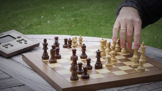 Thumbnail van een extra afbeelding van het spel MILLENNIUM Chess Classics Exclusive – schaakcomputer met exclusief sensorenbord en de legendarische schaakprogramma's ChessGenius & The King, met aanpasbare speelniveaus M828
