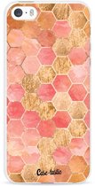Casetastic Apple iPhone 5 / iPhone 5S / iPhone SE Hoesje - Softcover Hoesje met Design - Honeycomb Art Coral Print