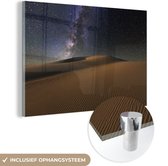 MuchoWow® Glasschilderij 180x120 cm - Schilderij acrylglas - De Melkweg boven de Gobi woestijn - Foto op glas - Schilderijen