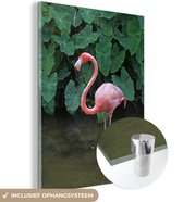 MuchoWow® Glasschilderij 90x120 cm - Schilderij acrylglas - Een flamingo staat in het ondiepe water - Foto op glas - Schilderijen