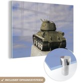 MuchoWow® Glasschilderij 90x60 cm - Schilderij acrylglas - Tank richt naar lucht - Foto op glas - Schilderijen
