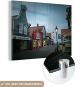 MuchoWow® Glasschilderij 160x120 cm - Schilderij acrylglas - Volendam in de avond - Foto op glas - Schilderijen