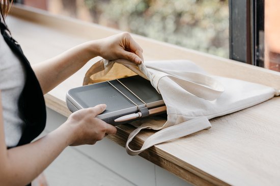 Orbitkey | Organisateur de bureau portable avec chargeur sans fil | Nest | GRIS