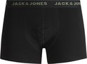 Zwarte boxer shorts van JACK & JONES met groene tekst op de tailleband.