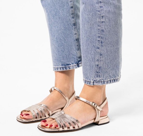 Manfield Dames Zilveren leren sandalen Maat 42 bol