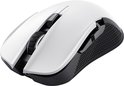 Witte gaming muis met zwarte accenten en scrollwiel.