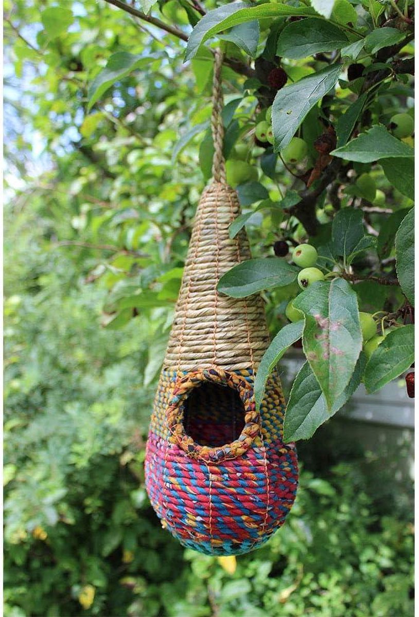 Bol.com Artisan Nester Tahera - Fair Trade Bird Nester for Wildlife Habitat - Handcrafted AN3 vogelhuisje met camera aanbieding