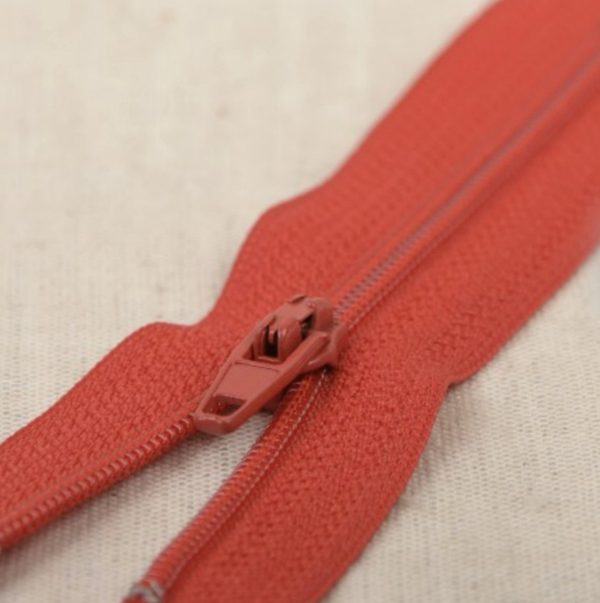 Fijne rits polyester vuur rood 15cm - niet-deelbaar stevige rits