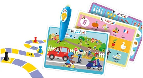 Blauwe interactieve pen en educatieve kaarten met een verkeersscène, objecten en een spelbord.