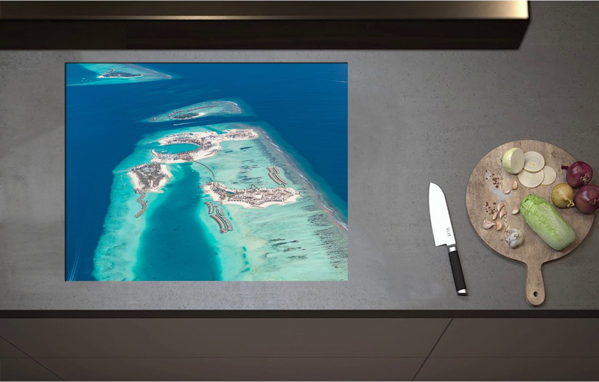 Inductieplaat Beschermer - Bovenaanzicht van het Rif van de Maledieven - 71x55 cm - 2 mm Dik - Inductie Beschermer - Bescherming Inductiekookplaat - Kookplaat Beschermer van Wit Vinyl