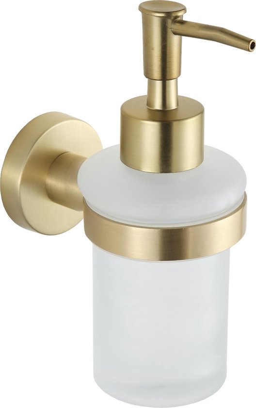 Wandgemonteerde zeepdispenser van geborsteld goud met een melkwitte glazen reservoir en een gouden ring.