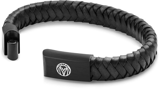 Zwarte gevlochten leren armband met zwarte metalen sluiting met leeuwenlogo.