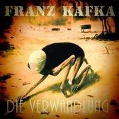 Boekomslag 'Die Verwandlung' van Franz Kafka met een figuur op handen en knieën.