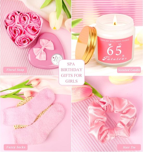 Set van 4 roze geschenken: zeepjes, kaars, fuzzy sokken en haarelastiekje.