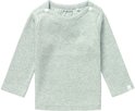 Lichtgroene, ribgebreide longsleeve met drukknoopjes bij de hals.