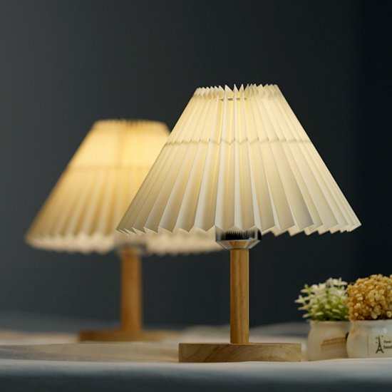 Klein geplooid nachtlampje - Moderne nachtlamp met beige lampenkap en metalen voet- Leuk lampje voor slaapkamer en woonkamer van Merkloos — afbeelding 2