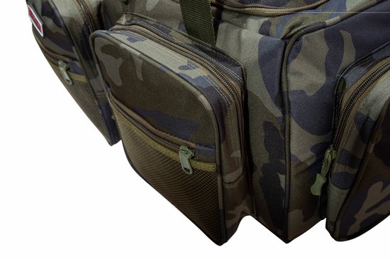 Zijaanzicht van de camouflage tas met zakken van mesh en ritsen.