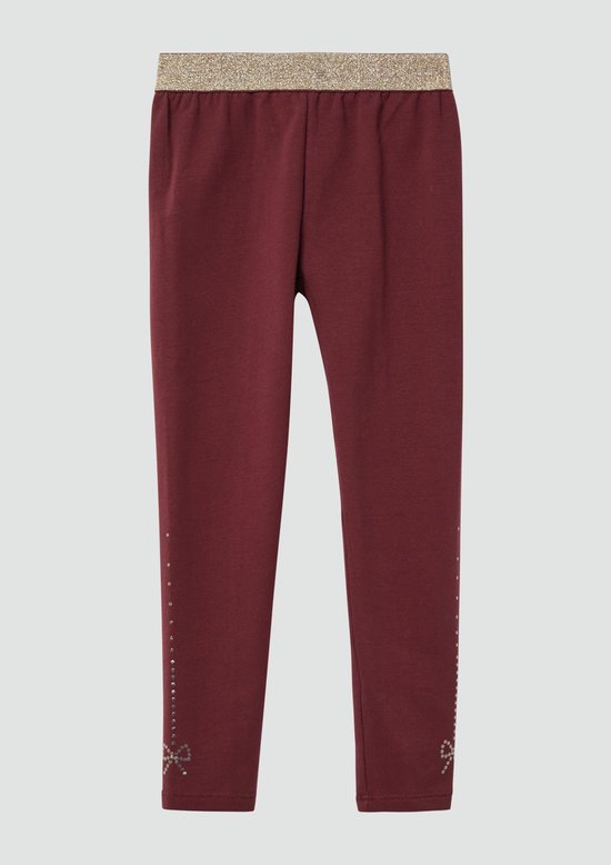 Bordeauxrode legging met goudkleurige glitterband en strikjes met steentjes op de zomen.