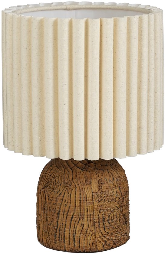 Lampe avec un abat-jour plissé blanc crème et une base en bois brune à finition brute.