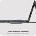 Gedetailleerde opname van de binnenkant van de zachte microvezel tablet case.