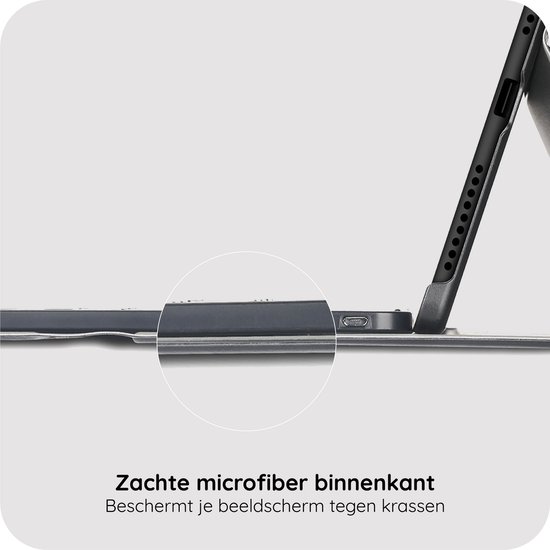 Gedetailleerde opname van de binnenkant van de zachte microvezel tablet case.