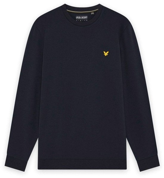 Donkerblauwe trui met lange mouwen, ronde hals en geel Lyle & Scott logo op de borst. Lyle & Scott merklabel zichtbaar bij de nek.