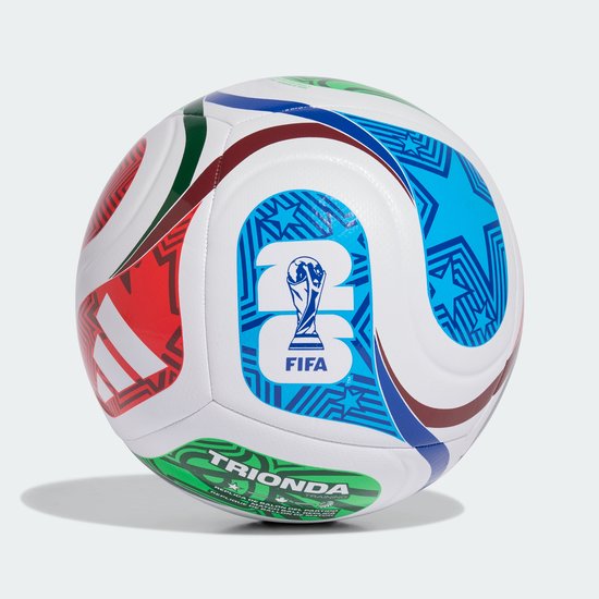 Wit voetbal met rode, groene, blauwe en bruine patronen. Het '2014 FIFA World Cup' logo is zichtbaar.