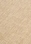 Gros plan d'un tapis beige chiné à motif tissé plat et serré.