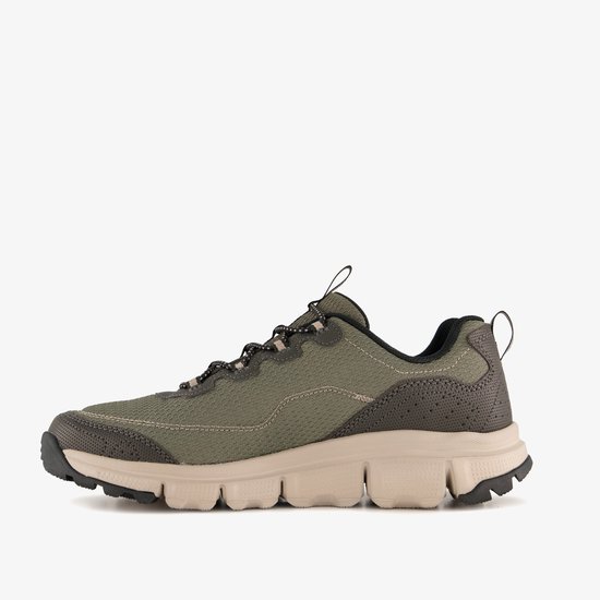 Zijaanzicht van groene Skechers wandelschoen met beige zool en donkergrijs accent.