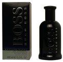 Zwarte Hugo Boss Bottled Night eau de toilette fles van 100ml en doos met zilveren opdruk 'BOSS HUGO BOSS'.