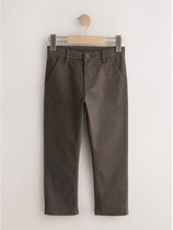 Next - Jongens - Stretch chinobroek met standaard pasvorm - Bruin