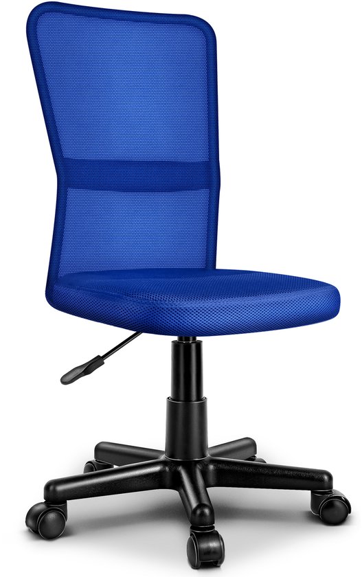 Blauwe bureaustoel met wieltjes, afgebeeld op een witte achtergrond.
