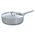 RVS pan met deksel en steel op witte achtergrond