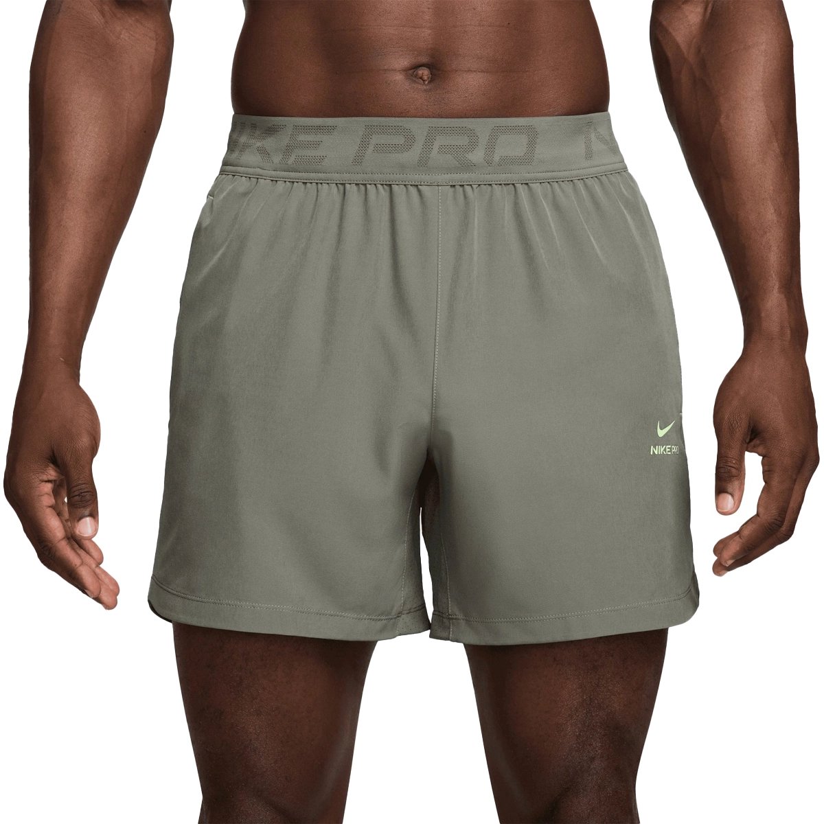Nike pro training dri-fit short in de kleur . Groen