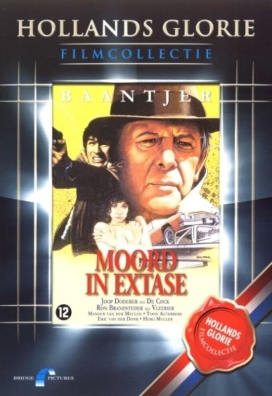 Filmcover van "Moord in Extase" met op de voorgrond de gezichten van Joop Doderer en Manouk van der Millen, met een auto en "Baantjer" in tekst.