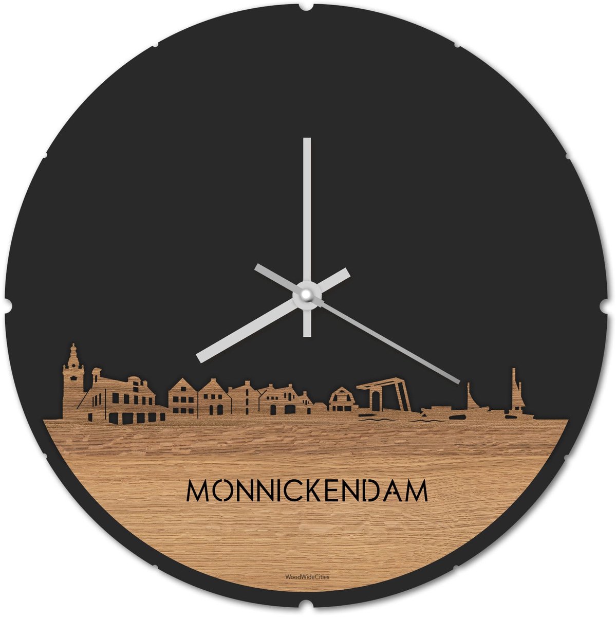 Skyline Klok Rond Monnickendam Eikenhout - Ø 44 cm - Stil uurwerk - Wanddecoratie - Meer steden beschikbaar - Woonkamer idee - Woondecoratie - City Art - Steden kunst - Cadeau voor hem - Cadeau voor haar - Jubileum - Trouwerij - Housewarming -