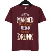 Am Getting Married | Vrijgezellenfeest Cadeau Man - Groom To Be Bachelor Party - Grappig Bruiloft En Bruidegom Bier Shirt - T-Shirt - Unisex - Burgundy - Maat S
