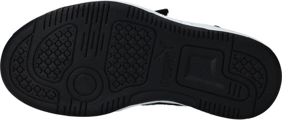 Zwarte buitenzool met Puma-logo en cirkelvormig profiel.