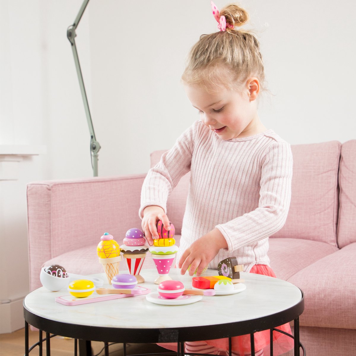 New Classic Toys® Houten IJsjes Speelgoed - 25-delige Kleurijke Speelset met IJsjes, Hoorntjes, IJsschep en Bordjes - Speelgoedeten - Rollenspel Keukenspeelgoed IJskraam - Vanaf 3 Jaar — afbeelding 10