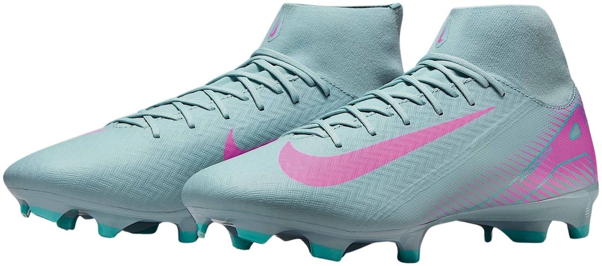 Nike Zoom Superfly 10 Academy FG/MG voetbalschoenen in lichtblauw met roze details en een hoge Flyknit enkelkraag.